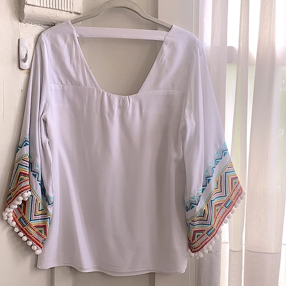 DREW V-Neck Embroidered Bell Sleeve Top NWOT Small - Picture 9 of 12
